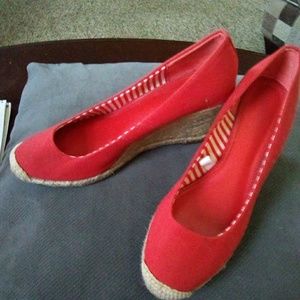 Merona red cotton wedge shoe size7 1/2